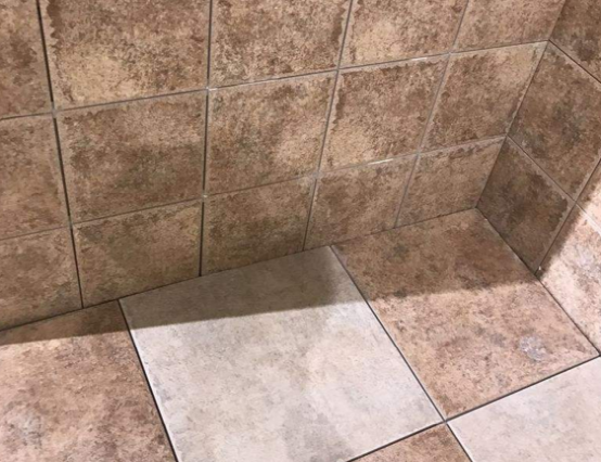 厨房墙面空鼓没处理就贴砖(厨房墙面空鼓没处理就贴砖可以吗)